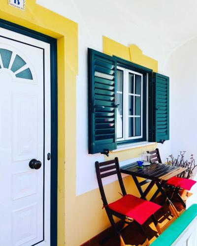 ALMOGRAVE BEACH HOUSE