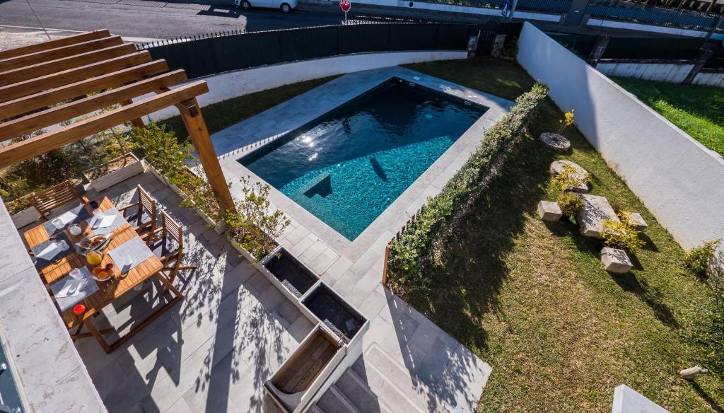 SUN & POOL HOUSE