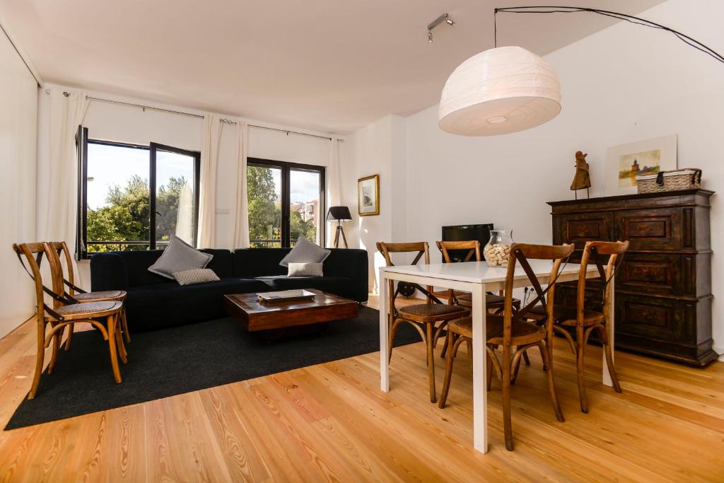 Image of Spacious Apartment With Gulbenkian´s Garden View