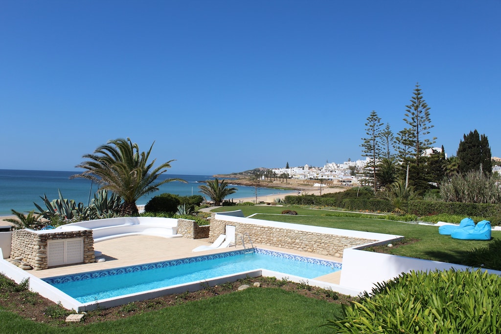 LUZ BEACH OCEAN FRONT APARTMENT