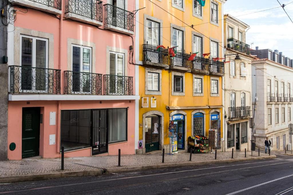 MODERN APARTMENT IN CHIADO (THE HEART OF LISBON) - 1