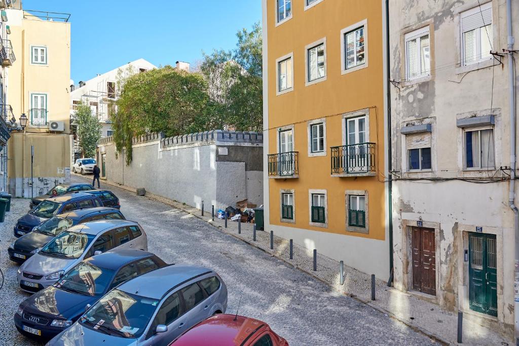 APARTMENT GUARDAMOR I