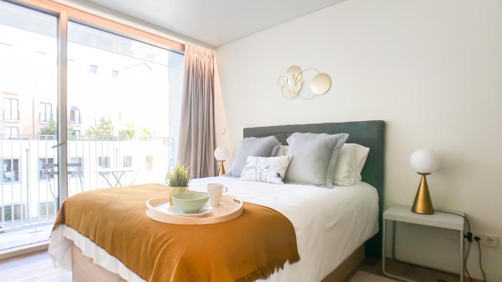 SUNNY 1BR @ D. CARLOS I