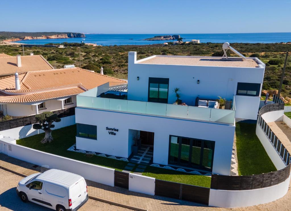 SUNRISE VILLA