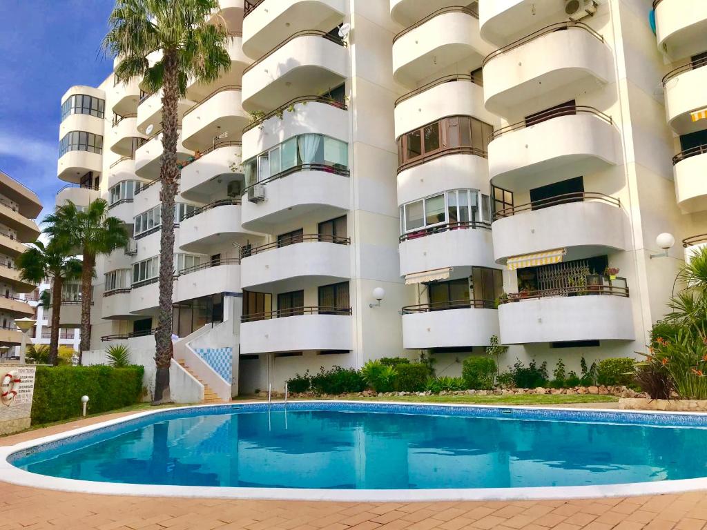 TROPICANA I 404