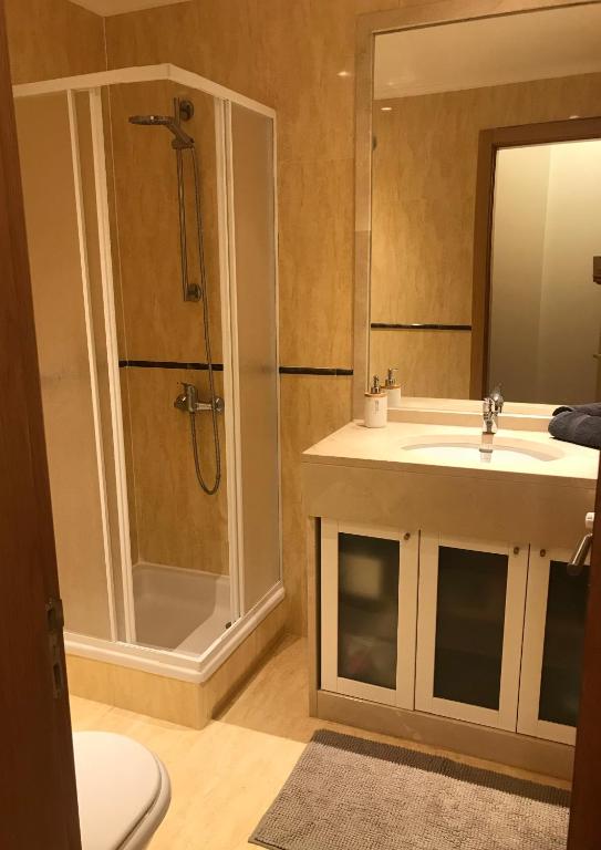 COSY ROOM WITH BATHROOM IN GRAÇA