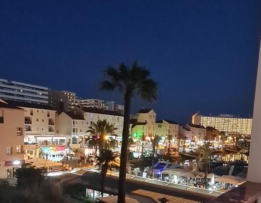 SARAH MAGEE - VILAMOURA