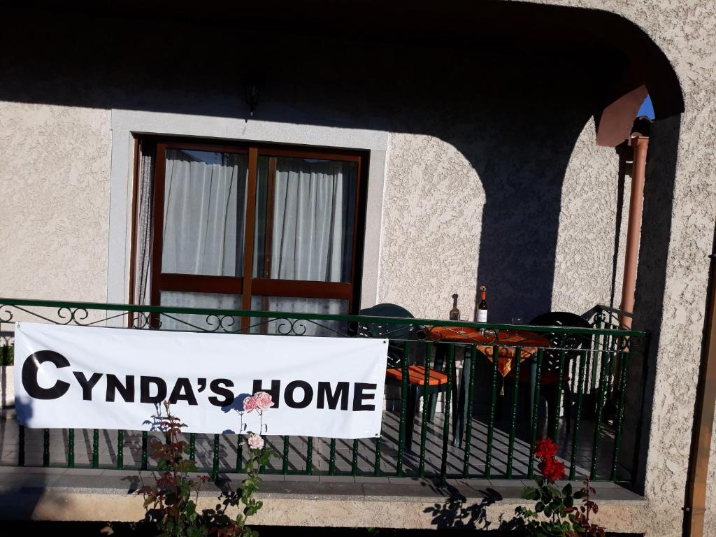 CYNDA'S HOME
