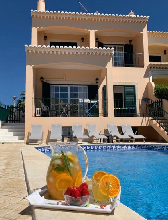 CASA  DAS ROSEIRAS