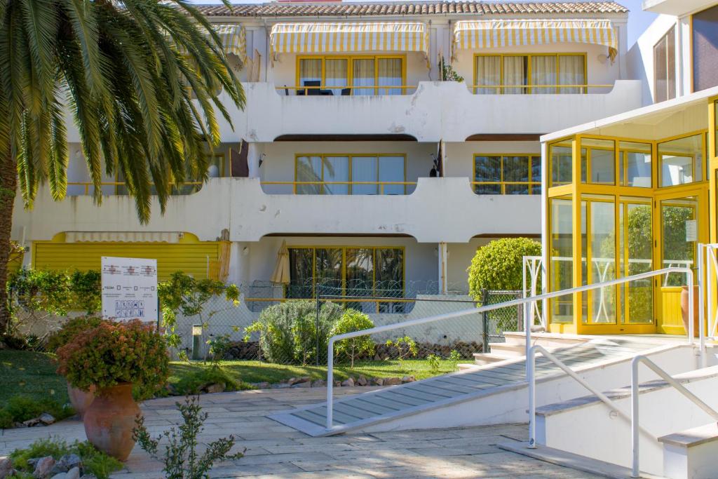 FRASER’S RESIDENCY