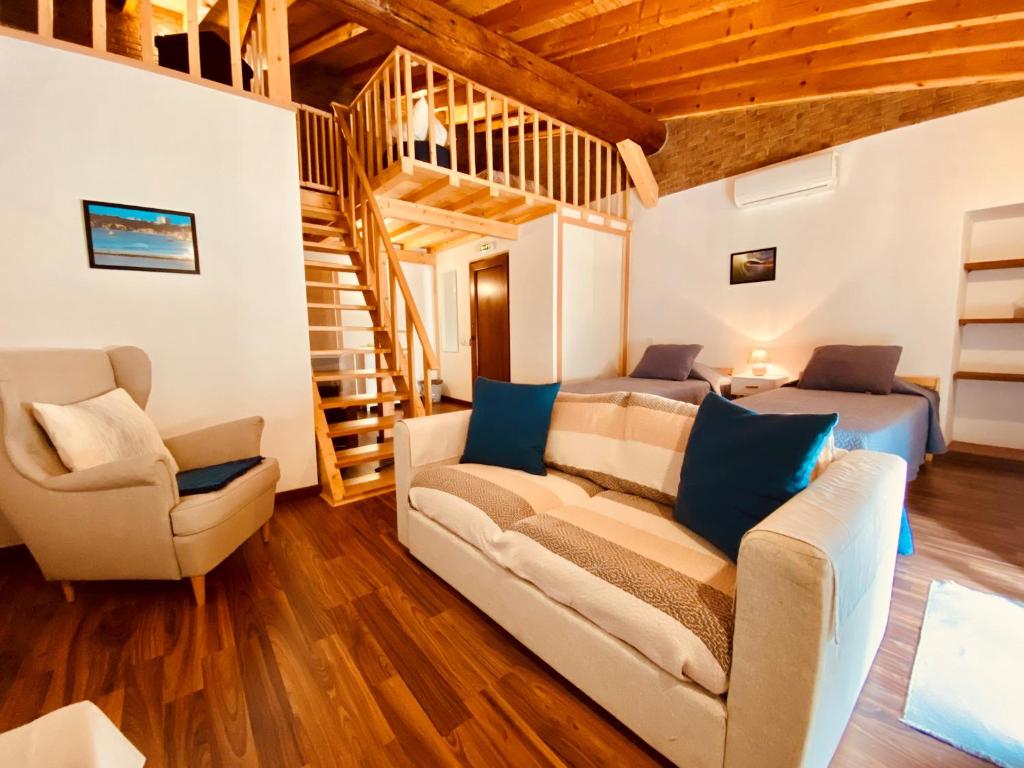 ALVORKITECENTER GUESTHOUSE SUITES