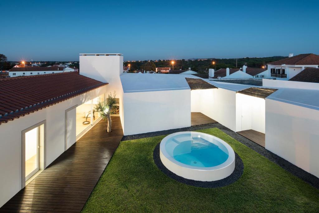YELLO HOUSE