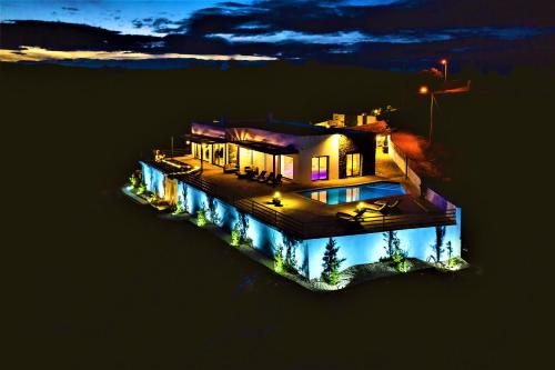 LARA'S VILLA