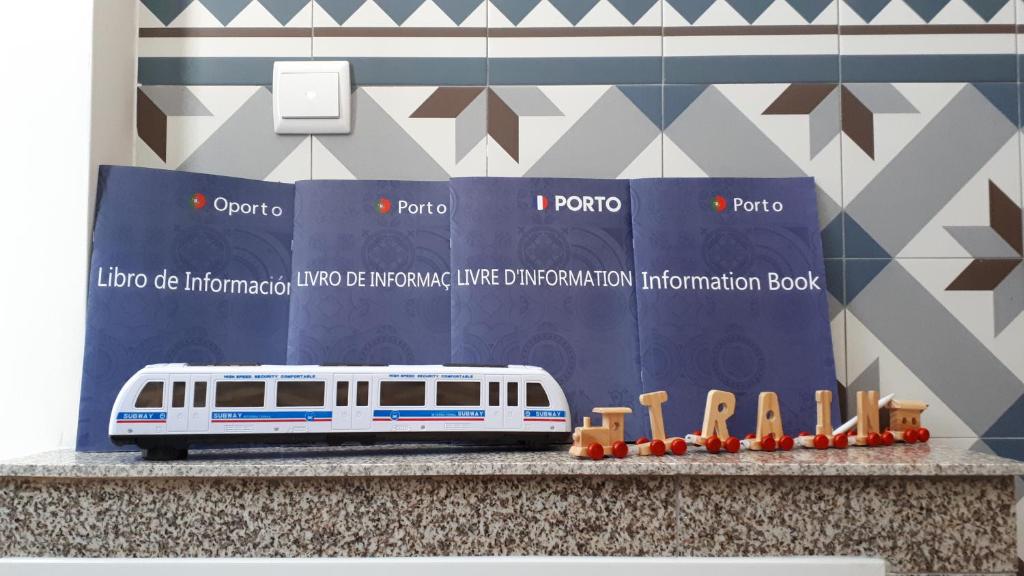TMB (TRAIN/METRO & BUS) OPORTO STATION HOUSE