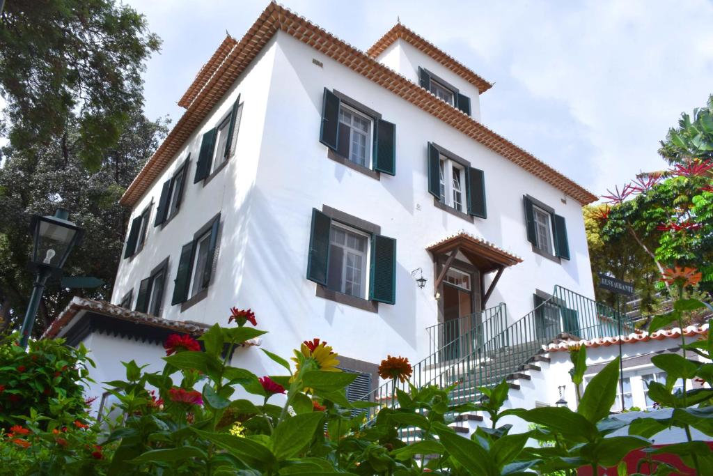VILA ROSÁRIO WITH TERRACE IN GRAÇA II