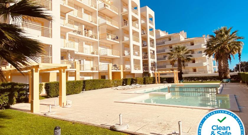SWIMMING POOL DELIGHT IN ALBUFEIRA