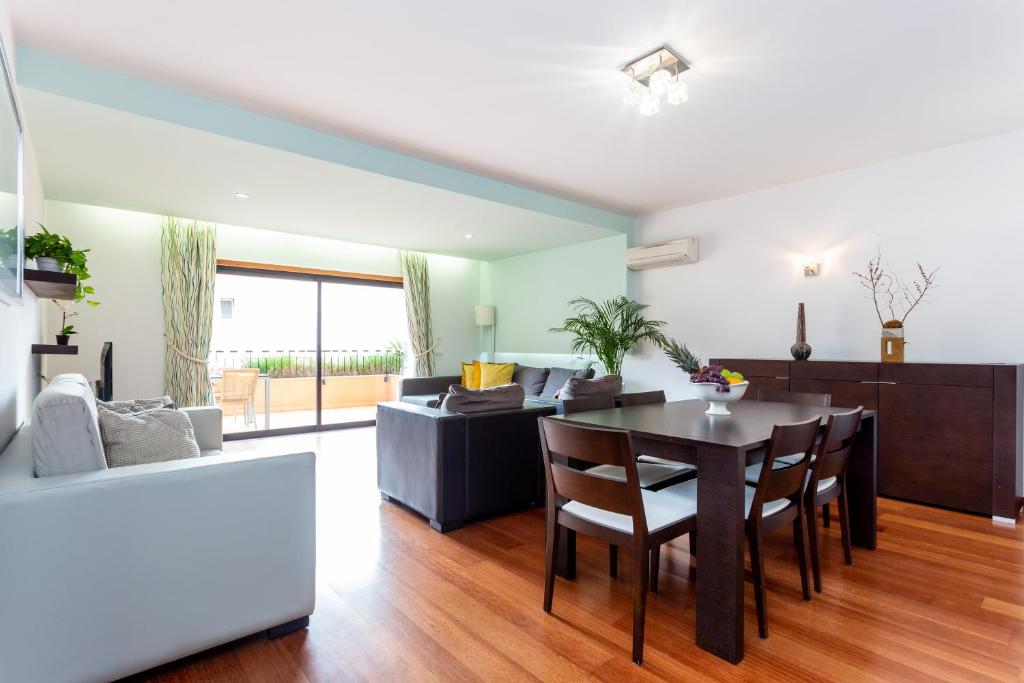 LUZBAY 2 BEDROOM APARTMENT