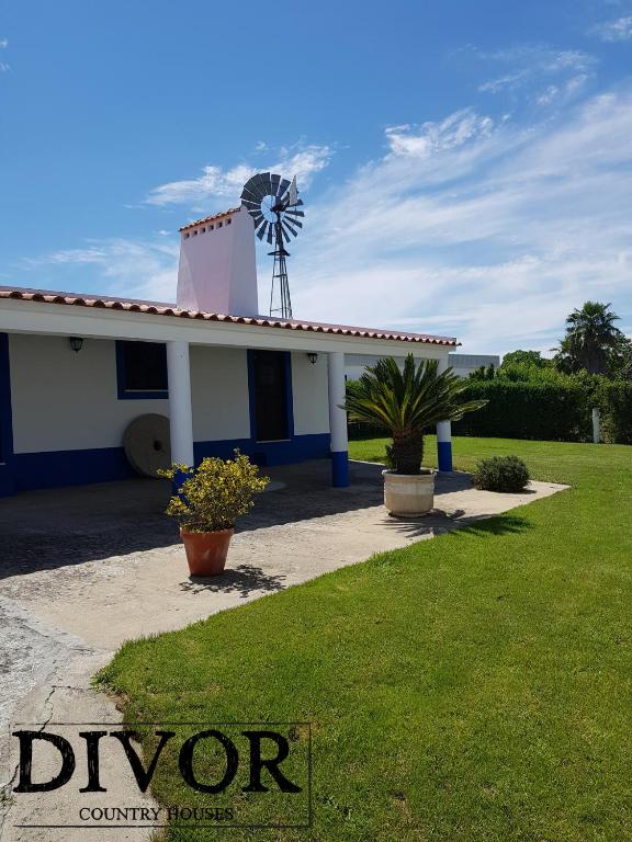 DIVOR COUNTRY HOUSES
