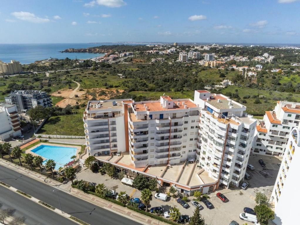 VAUMAR POOL AND BEACH APARTMENT