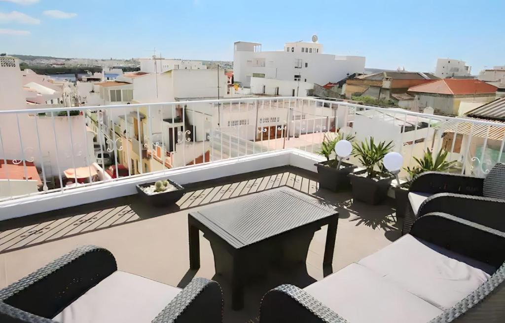 ISA SKYHOUSE ALGARVE
